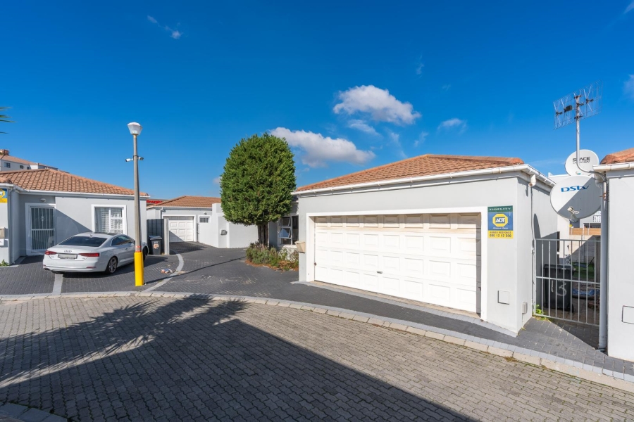 To Let 3 Bedroom Property for Rent in Parklands Western Cape